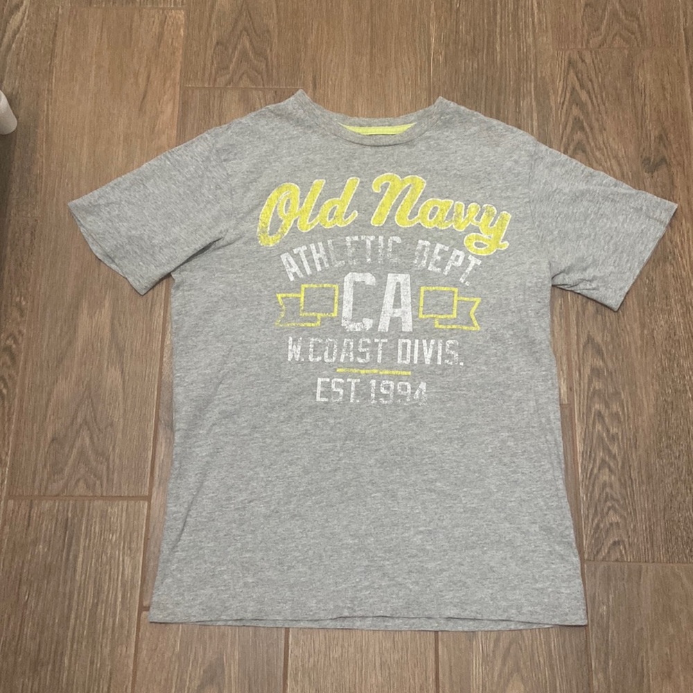 🧡 boy’s Old Navy t-shirt